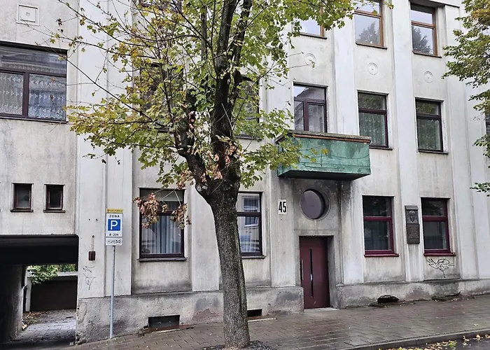 Kauno Apartamentai Su Balkonu בית הארחה *